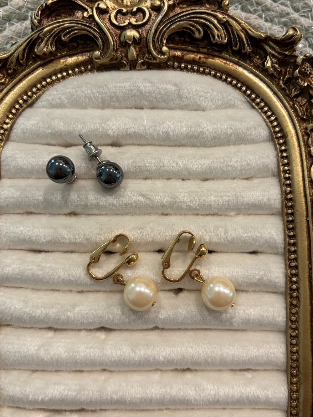 Vintage Gold Pearl Clip-On Earrings - Cream Pearls & Silver Tone black pearls